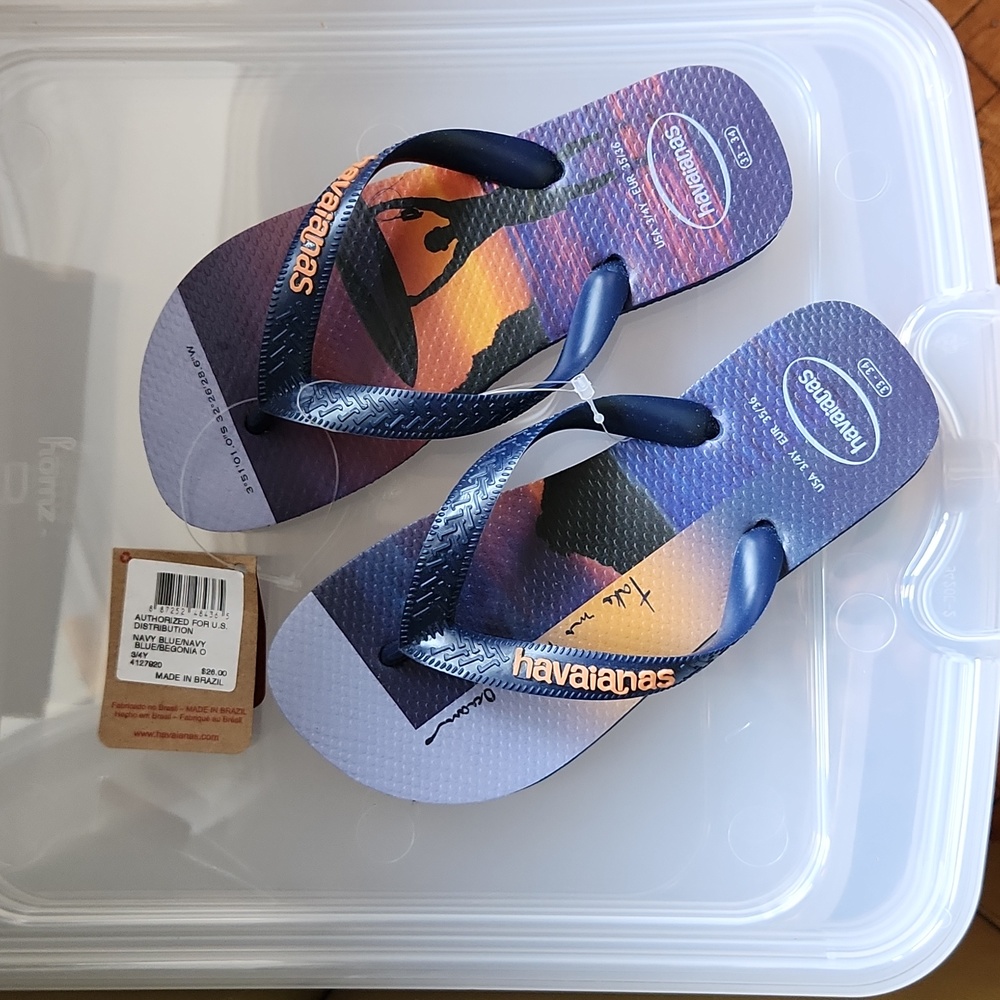 Boys Havianas flip flops,  size 3/4